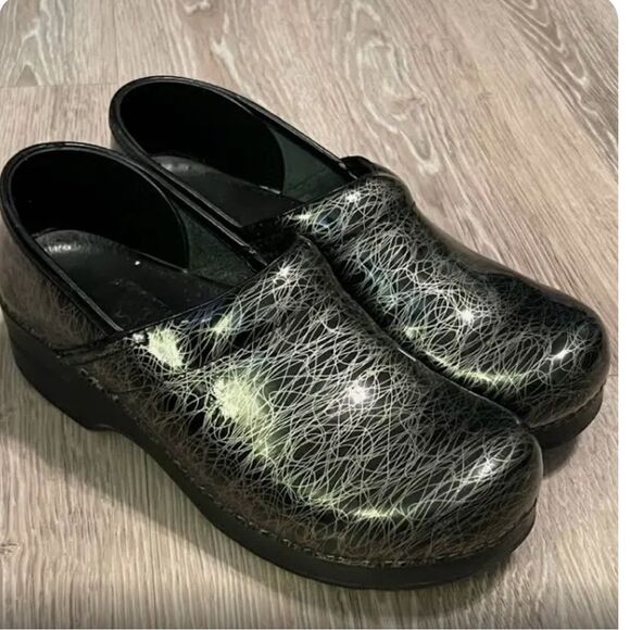 Dansko XP Black Silver Pewter Black Silver Metallic Scribble Leather Clog 41 11 - Picture 1 of 8